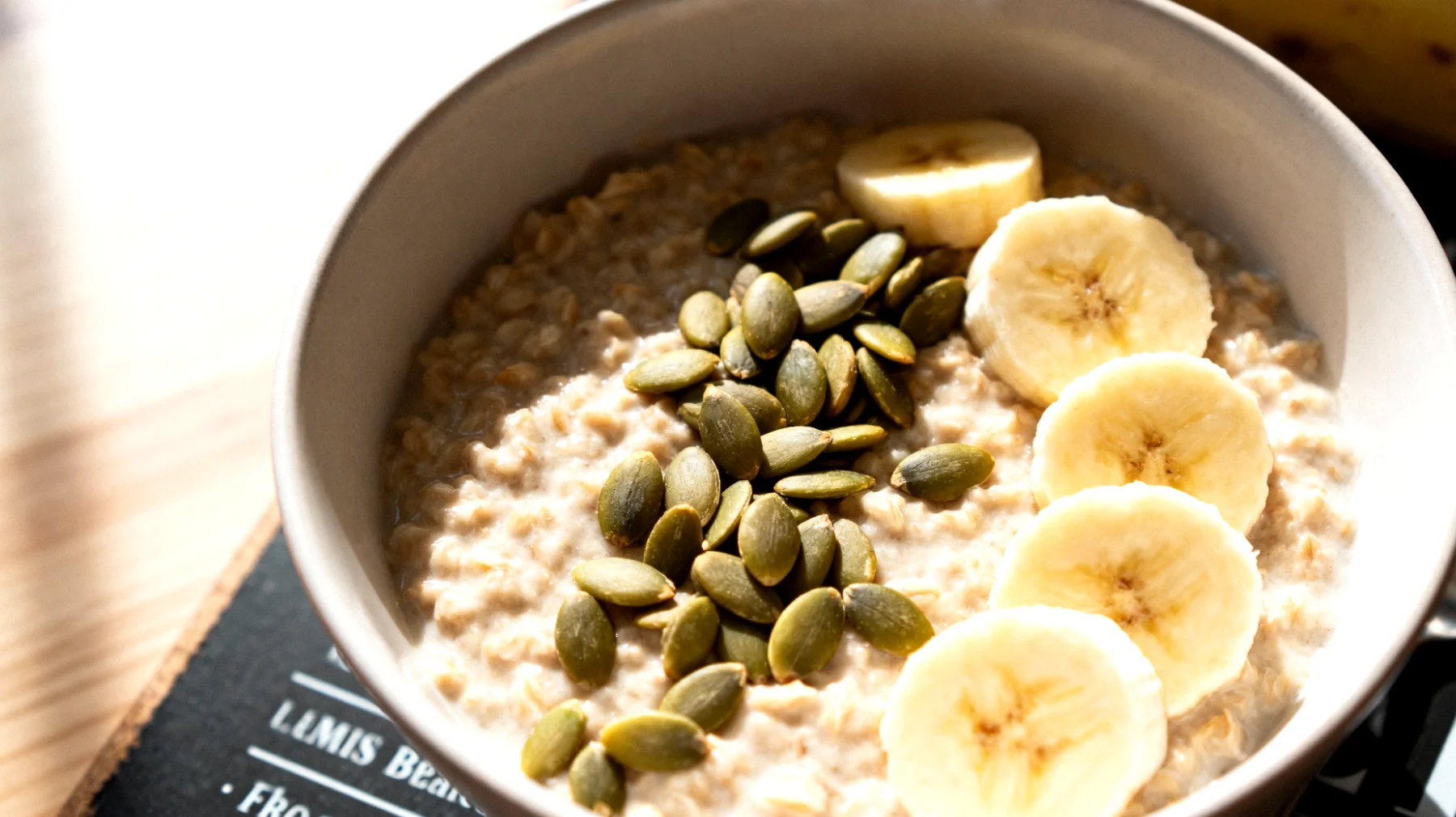 Porridge d'avoine aux graines de courge et banane"